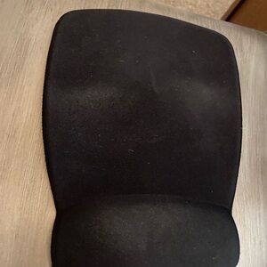 Black Ergonomic Mouse Pad